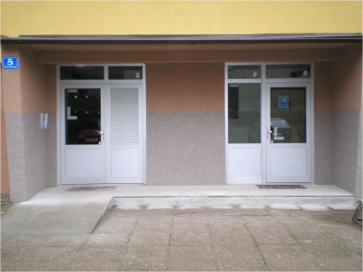 Dveře do bytových domů
