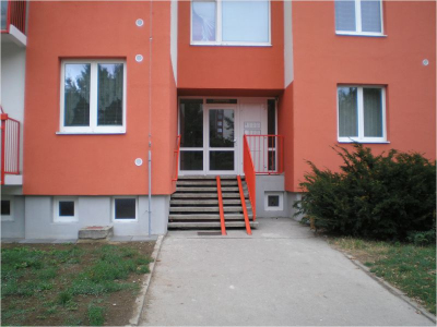 Dveře do bytových domů